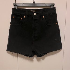 Levi’s black ribcage short